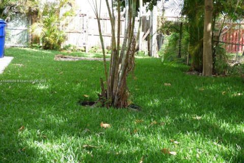 Villa ou maison à vendre à Hollywood, Floride: 4 chambres, 125.79 m2 № 1895641 - photo 15