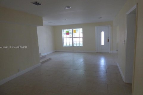 Villa ou maison à vendre à Hollywood, Floride: 4 chambres, 125.79 m2 № 1895641 - photo 16