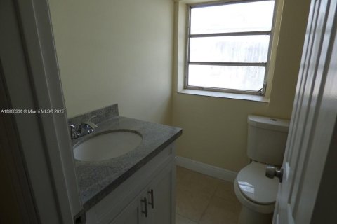 Villa ou maison à vendre à Hollywood, Floride: 4 chambres, 125.79 m2 № 1895641 - photo 6