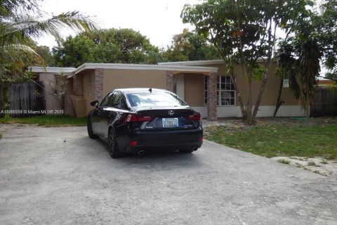 Villa ou maison à vendre à Hollywood, Floride: 4 chambres, 125.79 m2 № 1895641 - photo 2