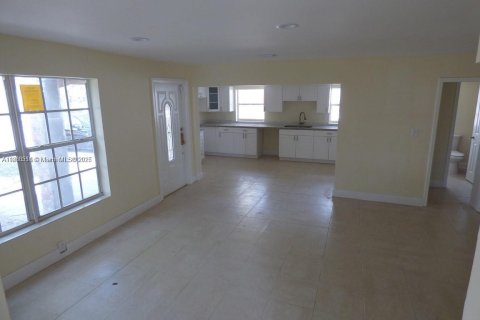 Villa ou maison à vendre à Hollywood, Floride: 4 chambres, 125.79 m2 № 1895641 - photo 11