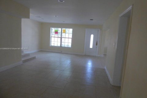 Villa ou maison à vendre à Hollywood, Floride: 4 chambres, 125.79 m2 № 1895641 - photo 10