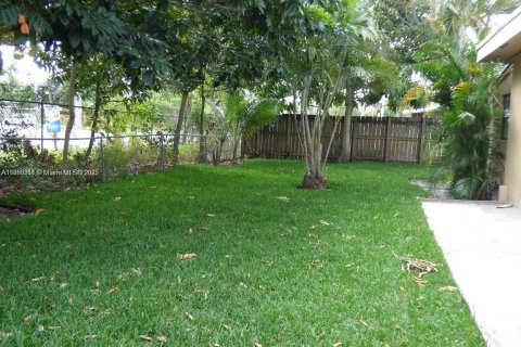 Villa ou maison à vendre à Hollywood, Floride: 4 chambres, 125.79 m2 № 1895641 - photo 18