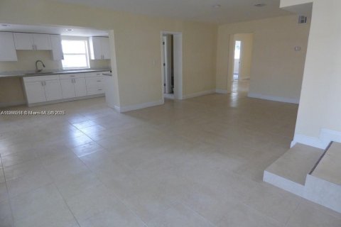 Villa ou maison à vendre à Hollywood, Floride: 4 chambres, 125.79 m2 № 1895641 - photo 3