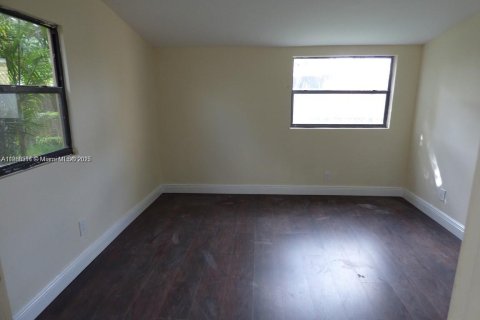 Villa ou maison à vendre à Hollywood, Floride: 4 chambres, 125.79 m2 № 1895641 - photo 14