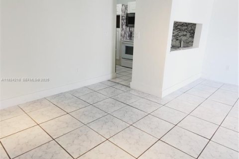 Condominio en venta en Miami, Florida, 2 dormitorios, 69.68 m2 № 1982419 - foto 3