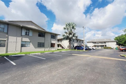 Condominio en venta en Miami, Florida, 2 dormitorios, 69.68 m2 № 1982419 - foto 2