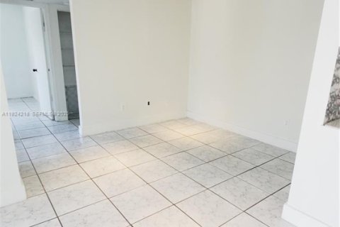 Condominio en venta en Miami, Florida, 2 dormitorios, 69.68 m2 № 1982419 - foto 17