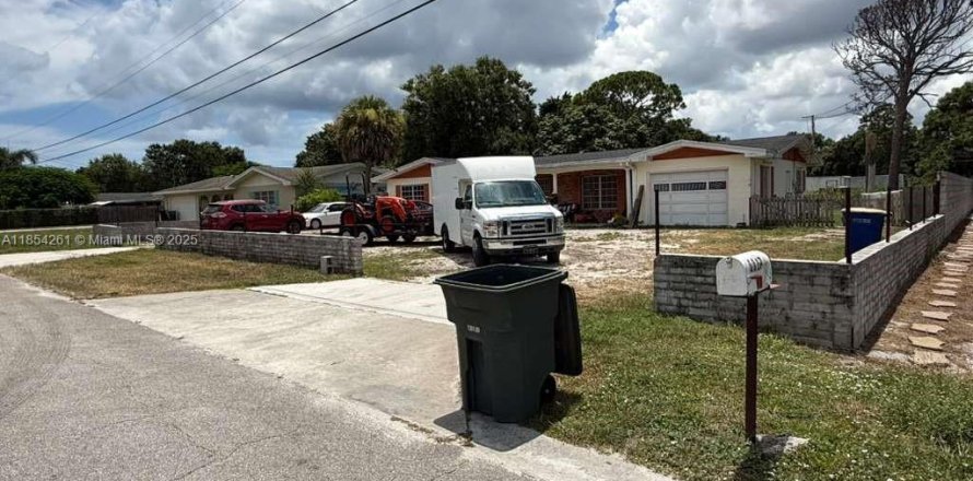 Casa en St. Lucie, Florida 3 dormitorios, 145.76 m2 № 1872364