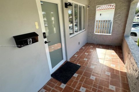 Villa ou maison à louer à Miami, Floride: 2 chambres, 177.26 m2 № 1930299 - photo 11