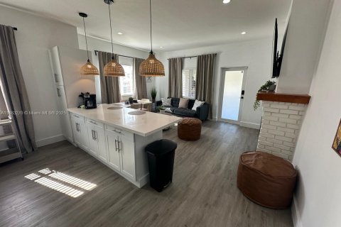 Villa ou maison à louer à Miami, Floride: 2 chambres, 177.26 m2 № 1930299 - photo 4