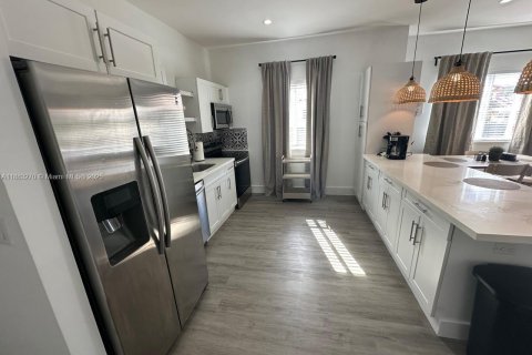 Villa ou maison à louer à Miami, Floride: 2 chambres, 177.26 m2 № 1930299 - photo 5