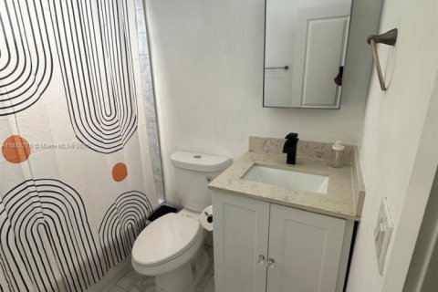 Villa ou maison à louer à Miami, Floride: 2 chambres, 177.26 m2 № 1930299 - photo 8