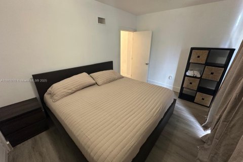 Villa ou maison à louer à Miami, Floride: 2 chambres, 177.26 m2 № 1930299 - photo 6