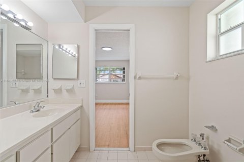 House in Miami, Florida 3 bedrooms, 138.15 sq.m. № 1830863 - photo 27