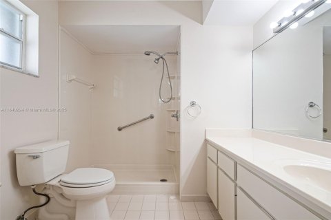 House in Miami, Florida 3 bedrooms, 138.15 sq.m. № 1830863 - photo 25