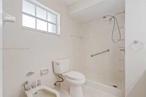 House in Miami, Florida 3 bedrooms, 138.15 sq.m. № 1830863 - photo 26