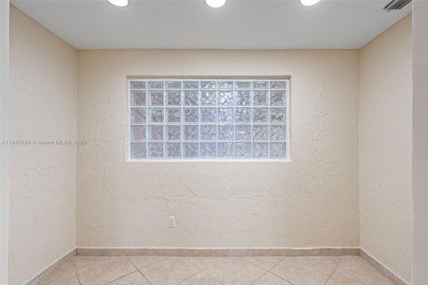 House in Miami, Florida 3 bedrooms, 138.15 sq.m. № 1830863 - photo 10