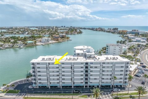 Condo à Treasure Island, Floride, 2 chambres  № 2225572