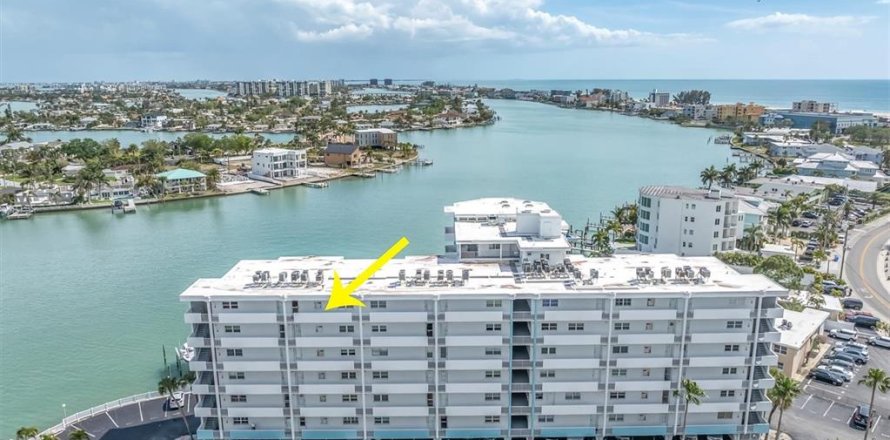 Condo à Treasure Island, Floride, 2 chambres № 2225572