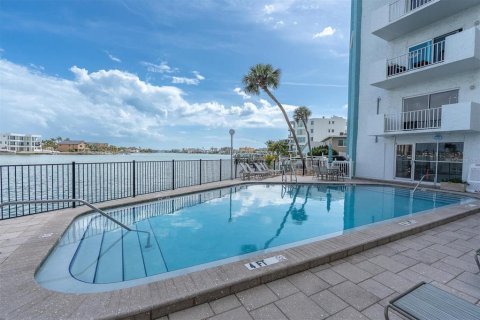 Copropriété à vendre à Treasure Island, Floride: 2 chambres, 98.01 m2 № 2225572 - photo 24