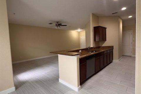 Townhouse in Winter Garden, Florida 3 bedrooms, 178 sq.m. № 1901456 - photo 12