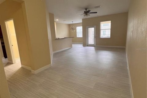 Townhouse in Winter Garden, Florida 3 bedrooms, 178 sq.m. № 1901456 - photo 3