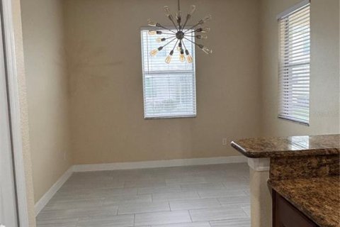 Townhouse in Winter Garden, Florida 3 bedrooms, 178 sq.m. № 1901456 - photo 5