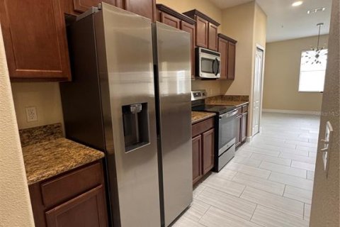 Townhouse in Winter Garden, Florida 3 bedrooms, 178 sq.m. № 1901456 - photo 4