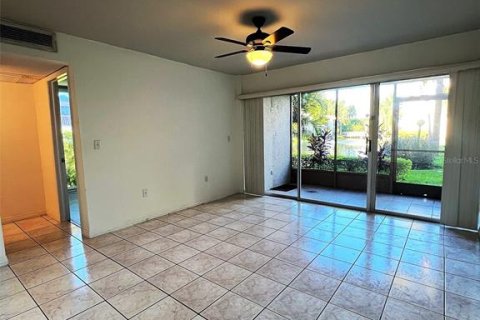 Condo in Tampa, Florida, 1 bedroom  № 1919205 - photo 3