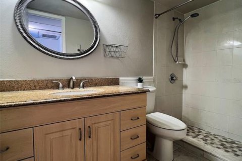 Condo in Tampa, Florida, 1 bedroom  № 1919205 - photo 11