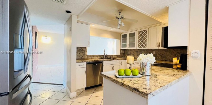 Condominio en Davie, Florida, 3 dormitorios № 1748039