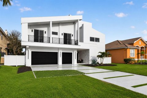 House in Belleair Beach, Florida 4 bedrooms, 371.05 sq.m. № 2209557 - photo 6