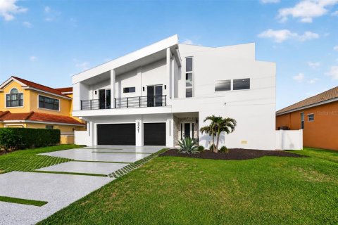 House in Belleair Beach, Florida 4 bedrooms, 371.05 sq.m. № 2209557 - photo 8