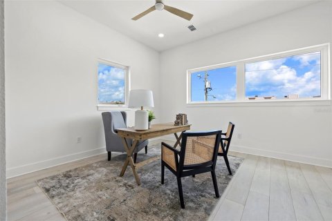House in Belleair Beach, Florida 4 bedrooms, 371.05 sq.m. № 2209557 - photo 28