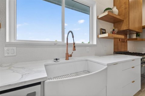 House in Belleair Beach, Florida 4 bedrooms, 371.05 sq.m. № 2209557 - photo 22