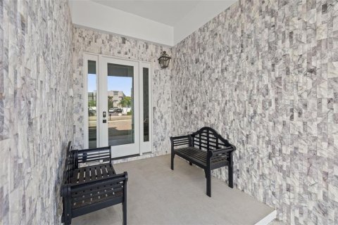 House in Belleair Beach, Florida 4 bedrooms, 371.05 sq.m. № 2209557 - photo 9
