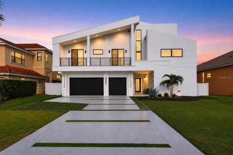 House in Belleair Beach, Florida 4 bedrooms, 371.05 sq.m. № 2209557 - photo 5
