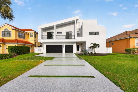 House in Belleair Beach, Florida 4 bedrooms, 371.05 sq.m. № 2209557 - photo 7