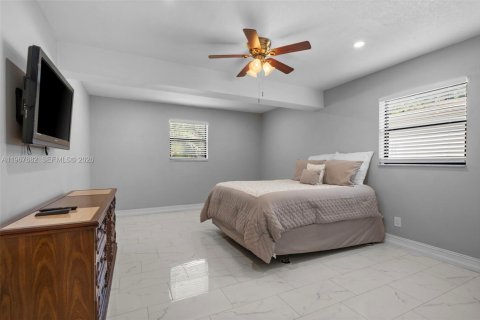 House in Dania Beach, Florida 3 bedrooms, 125.05 sq.m. № 2081429 - photo 6