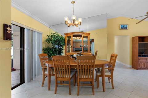 House in Dania Beach, Florida 3 bedrooms, 125.05 sq.m. № 2081429 - photo 16