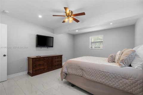 House in Dania Beach, Florida 3 bedrooms, 125.05 sq.m. № 2081429 - photo 7