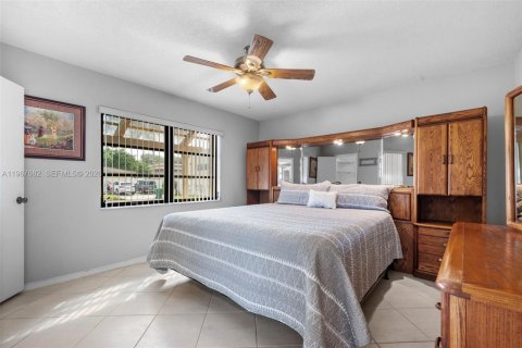 House in Dania Beach, Florida 3 bedrooms, 125.05 sq.m. № 2081429 - photo 10