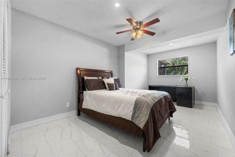 House in Dania Beach, Florida 3 bedrooms, 125.05 sq.m. № 2081429 - photo 13