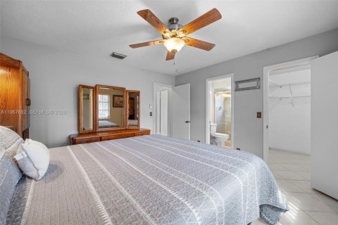 House in Dania Beach, Florida 3 bedrooms, 125.05 sq.m. № 2081429 - photo 11