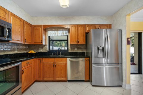 House in Dania Beach, Florida 3 bedrooms, 125.05 sq.m. № 2081429 - photo 18