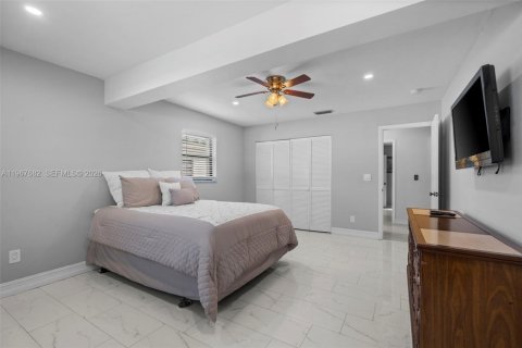 House in Dania Beach, Florida 3 bedrooms, 125.05 sq.m. № 2081429 - photo 8