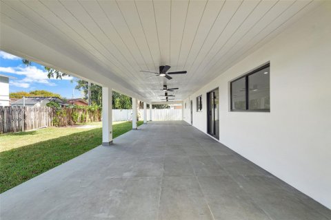 House in Hialeah, Florida 3 bedrooms, 172.61 sq.m. № 2044696 - photo 27