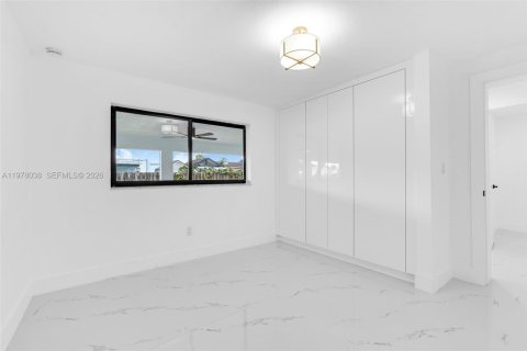 House in Hialeah, Florida 3 bedrooms, 172.61 sq.m. № 2044696 - photo 24