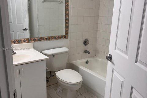 Condominio en alquiler en Pembroke Pines, Florida, 2 dormitorios, 92.9 m2 № 1947076 - foto 13